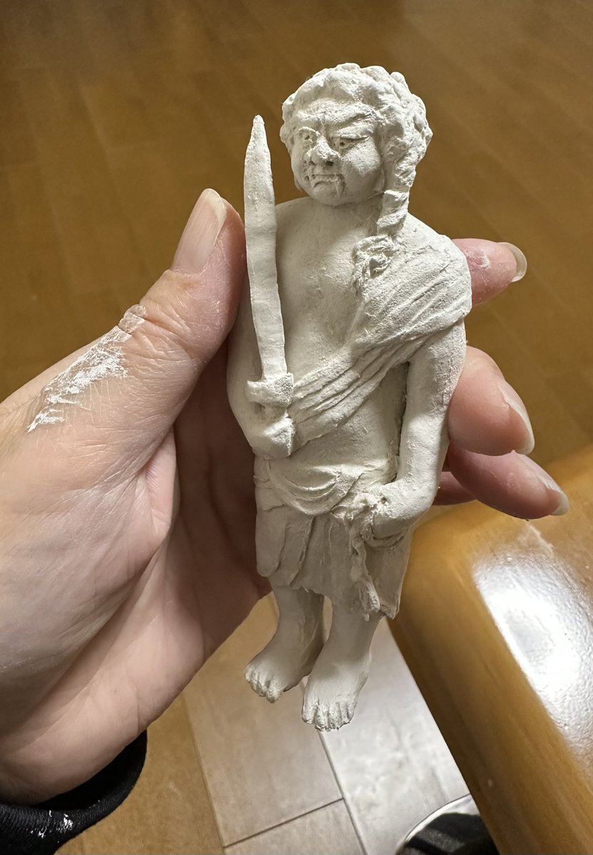 mayuchinsan2's tweet photo. 石粉粘土で初めてお仏像を作っています。

もう軽く4日目です…

 #石粉粘土
 #仏像 https://t.co/skBOrP56Vc