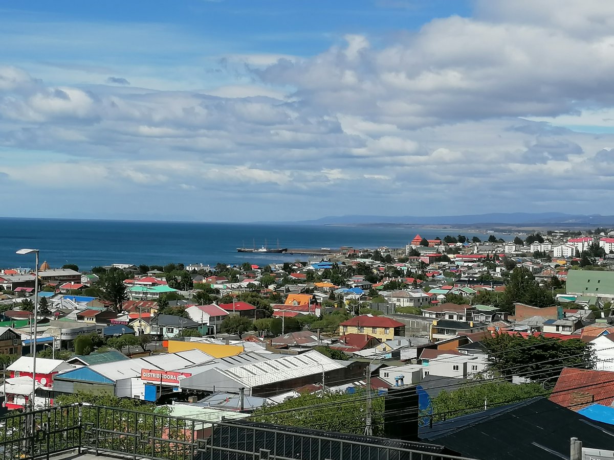 skymanuelima's tweet photo. #Punta_Arenas é uma cidade próxima da extremidade da região mais a sul do #Chile, a #Patagónia. Localizada no #Estreito_de_Magalhães, que liga os oceanos Atlântico e Pacífico, é muitas vezes utilizada como base para excursões na região selvagem à volta e para a Antártida. https://t.co/tsZtCwaPpB