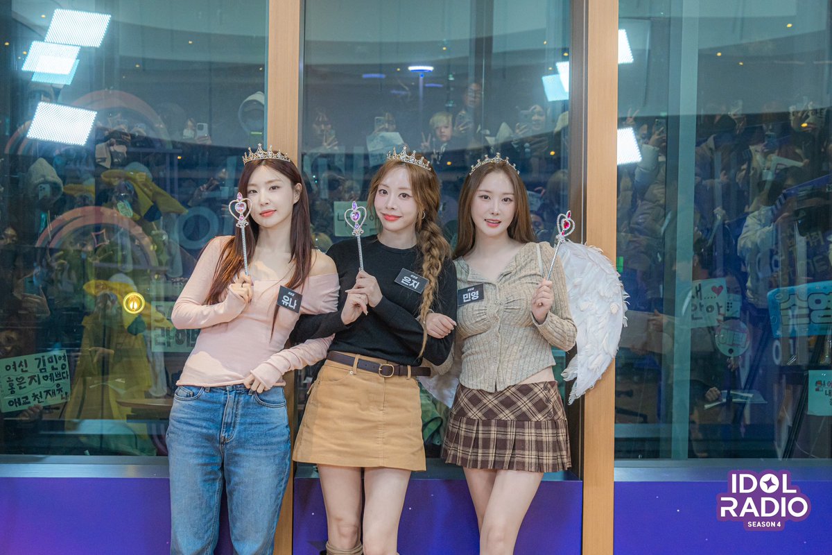 idolradiokorea's tweet photo. [#아이돌라디오4 앨범 250122]

📸EP91. 브브걸 선배님! 에릭 후배랑 친해져요🎊

언제나 쁘당탕탕 😝😜🤪
흘러가는 쁘걸의 하루 💘

@weare_bbgirls

#MBC #IDOLRADIO #아이돌라디오 #아돌라 #브브걸 #BBGIRLS https://t.co/afRTJGSAhz