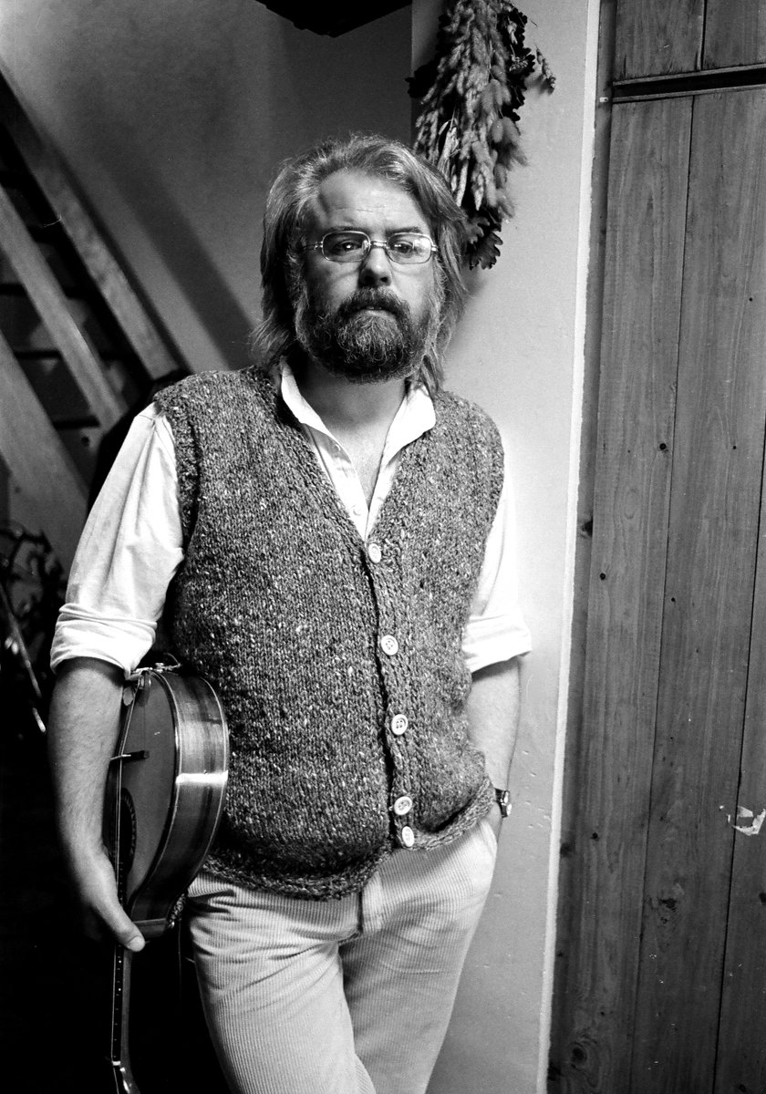 colm_pierce's tweet photo. Liam Kennedy from the Sackville String Band, Dublin 1989 #music https://t.co/FGwVgTb4pX