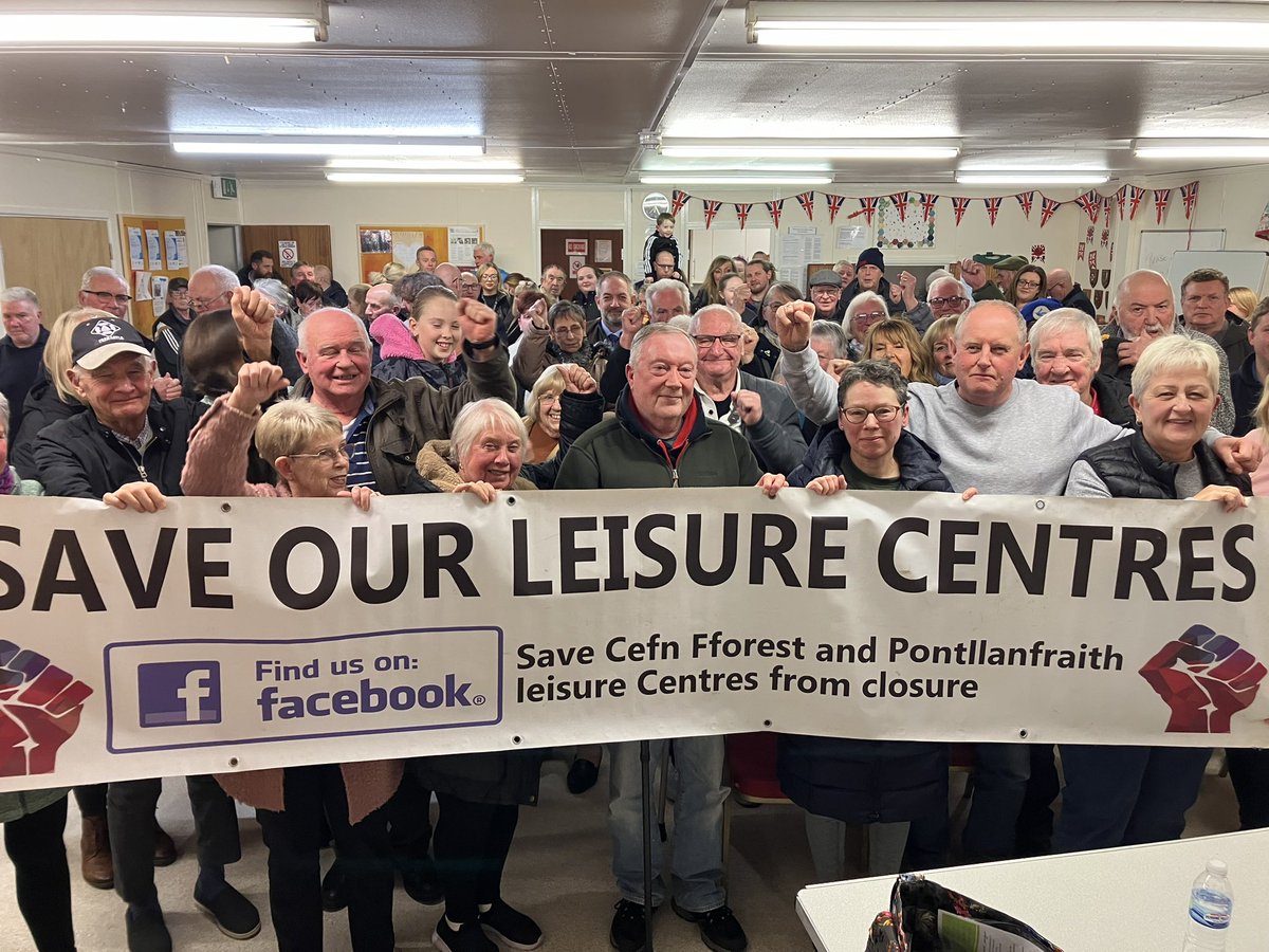 Jam Packed meeting last night couldn’t get everyone in so people was coming in and out🤣 it was lovely to see the passion and support from the local community 💪✊🙌

<a href="/CaerphillyCBC/">CaerphillyCBC</a> <a href="/sport_leisure/">CCBC Sport Caerphilly</a> <a href="/Leisure_ccbc/">Leisurelifestyle</a> <a href="/Chris_EvansMP/">Chris Evans MP</a> <a href="/RuthJonesLabour/">Ruth Jones MP</a> <a href="/hef4caerphilly/">Dr Hefin David MS/AS</a> <a href="/rhi4islwyn/">Rhianon Passmore MS</a>