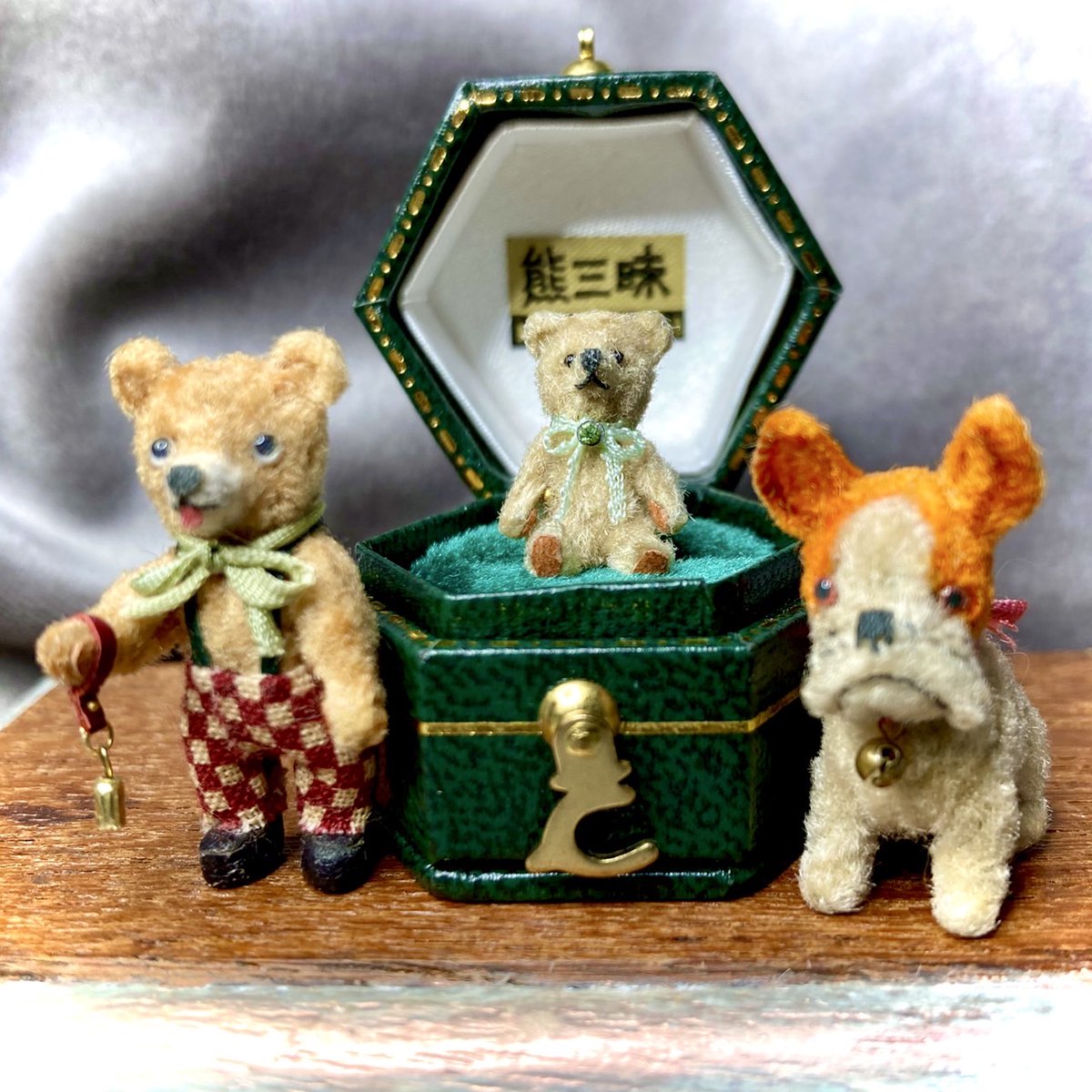 熊三昧、国本繊細から作品の画像が届きました♪
     抽選作品なので当選した方しかお迎えは出来ないのですが23日（木）は会場に来て頂ければ本物を見る事が出来ますよ～
     -----------------
     #ハッシュタテディベア2025.
     ▶2025年1月23日（木）～29日（水）