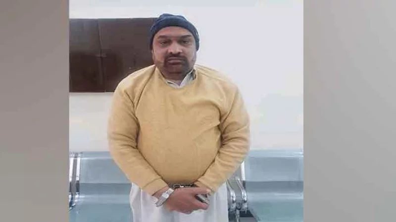 منجی کا ترٹ گیا ہے پاوا خبر
اور ناظرین رضوان رضی المعروف رضی دادا کے خلاف ایف آئی اے نے ناقابل ضمانت وارنٹ گرفتاری جاری کردئیے ہیں اور اس بار مقدمہ گرین کارڈ ہولڈر جج کی مما جان کے چھ ارب کے گوٹالہ پر بات کرنے پر درج ہوا ہے
پس ثابت ہوا حکومت جس کی مرضی ہو دادا نے اندر ہی جانا ہے