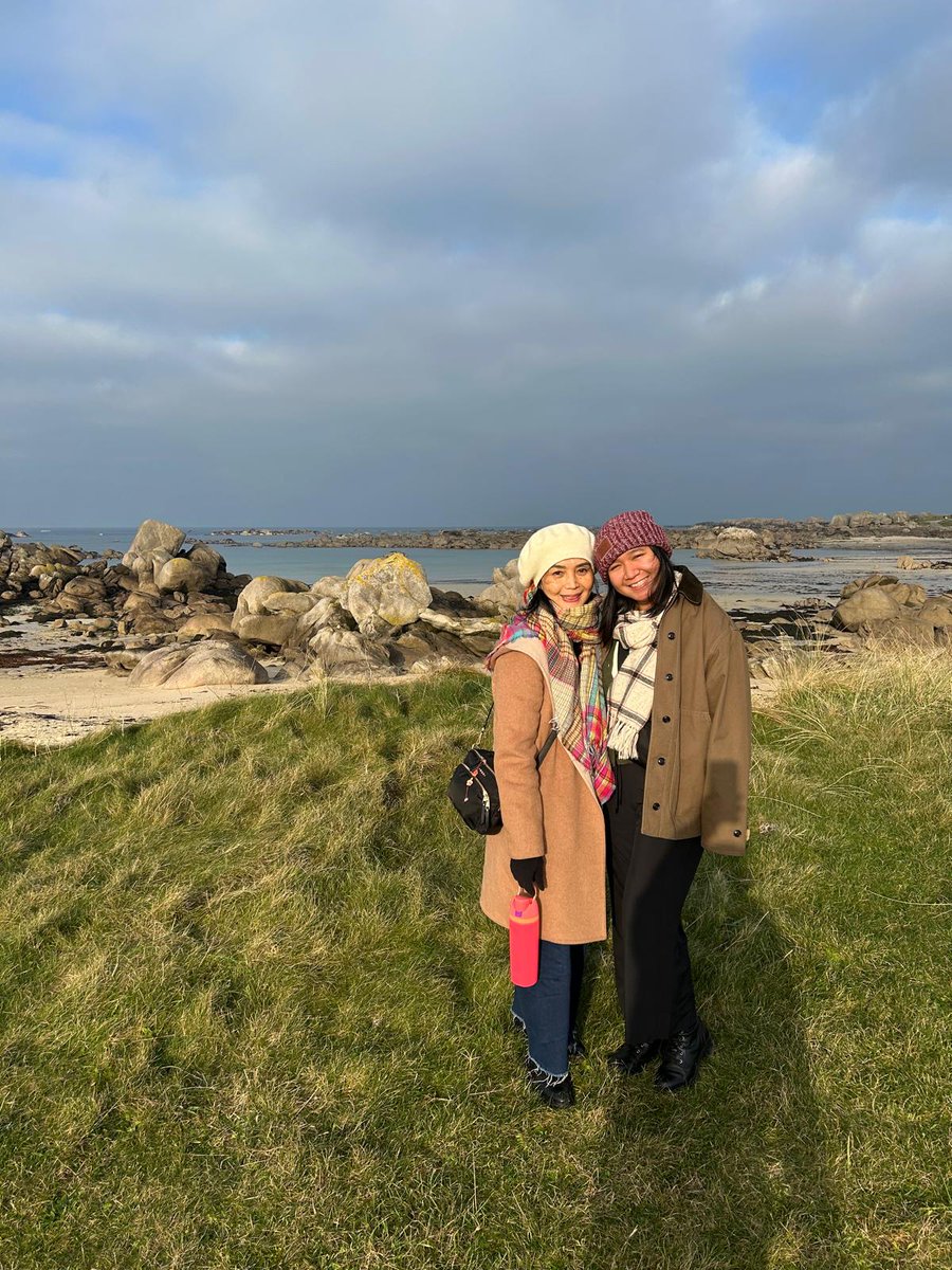 InessaChandra's tweet photo. First week after moving to France! Ate lots of crepes and seafood, explored Brittany @MenehamBretagne @Le_MontStMichel, and visited my new workplace at @SBRoscoff. https://t.co/j0KCwpSkEI