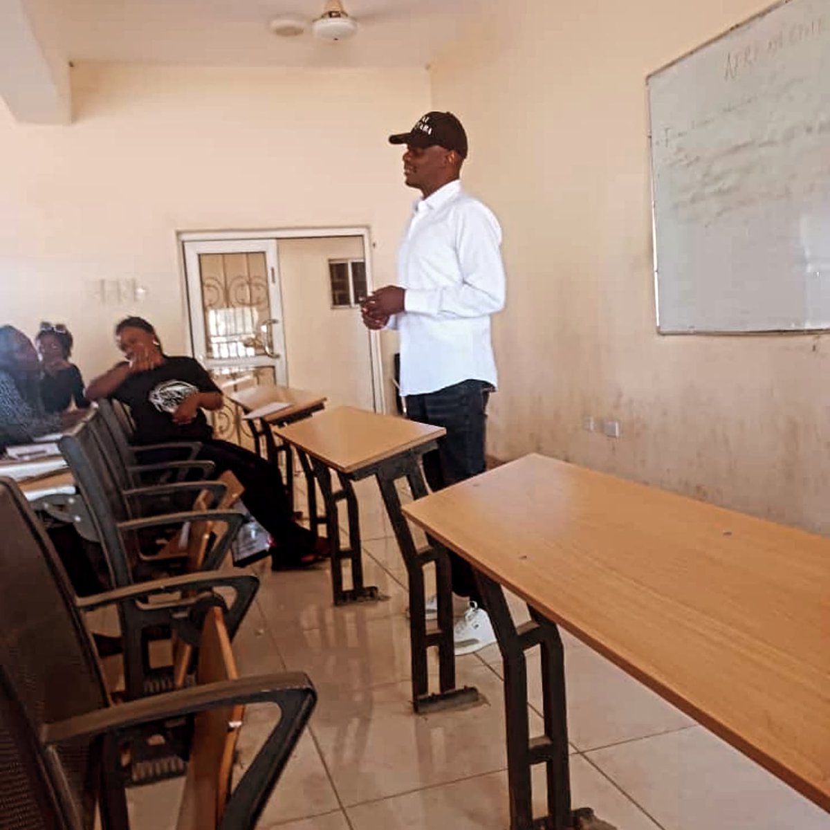 sirprincedaniel's tweet photo. One of the things I enjoy most is imparting knowledge. Returning to the classroom is always a delight. Yesterday, I spent some time teaching the students in the 300 and 400 levels on the course TPA4306: African Cinema, where our film Mai Martaba is part of the syllabus. https://t.co/iKRGhns86F