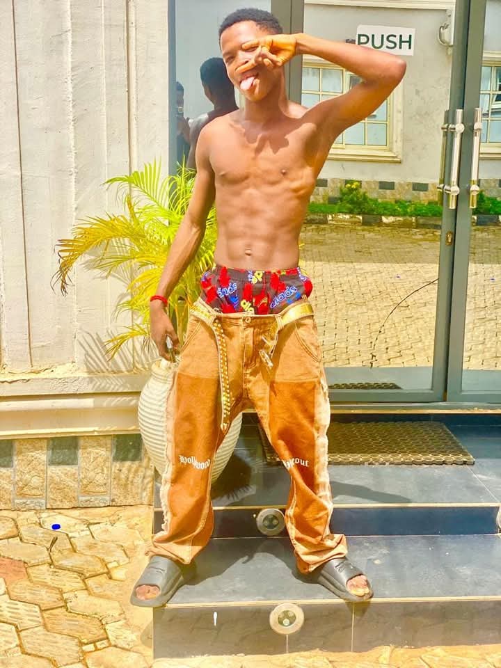 Can I have you on bed tonight ??? 💪❤️🌈