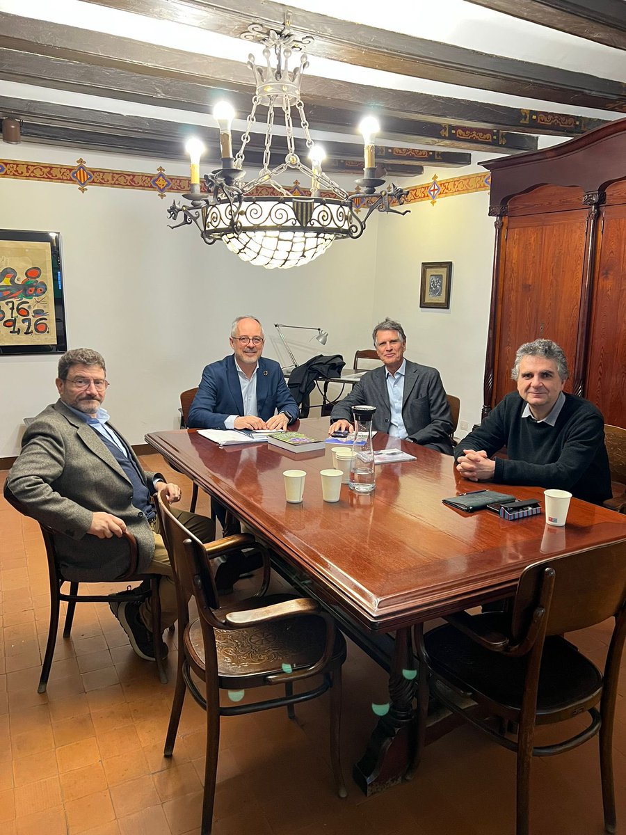 CEC_cat's tweet photo. Ahir, el president del #CEC, @EduardCayon, va tenir una trobada productiva amb el president del @CdEconomia, Jaume Guardiola, a la nostra seu social.

També hi van ser, @albertsalvadors, vocal de relacions institucionals, i @TonBarnils, director general de l’entitat. https://t.co/Lp8y9sgZLw