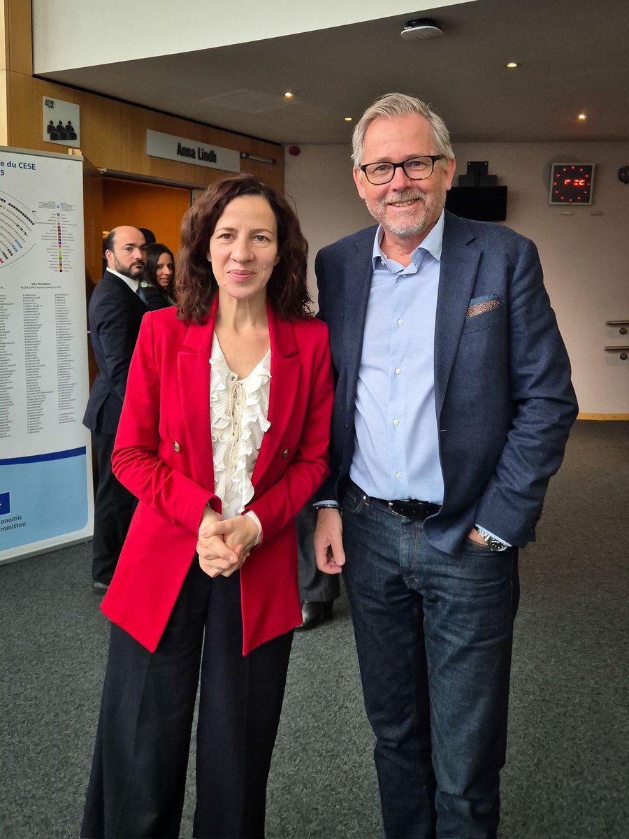 Debate at EESC plenary today about AI in working life. The comparison with the invention of the car was made and that safety rules were required. After the debate I met briefly with Commissioner Minzatu to point out that also enabling rules such as on infrastructure was necessary