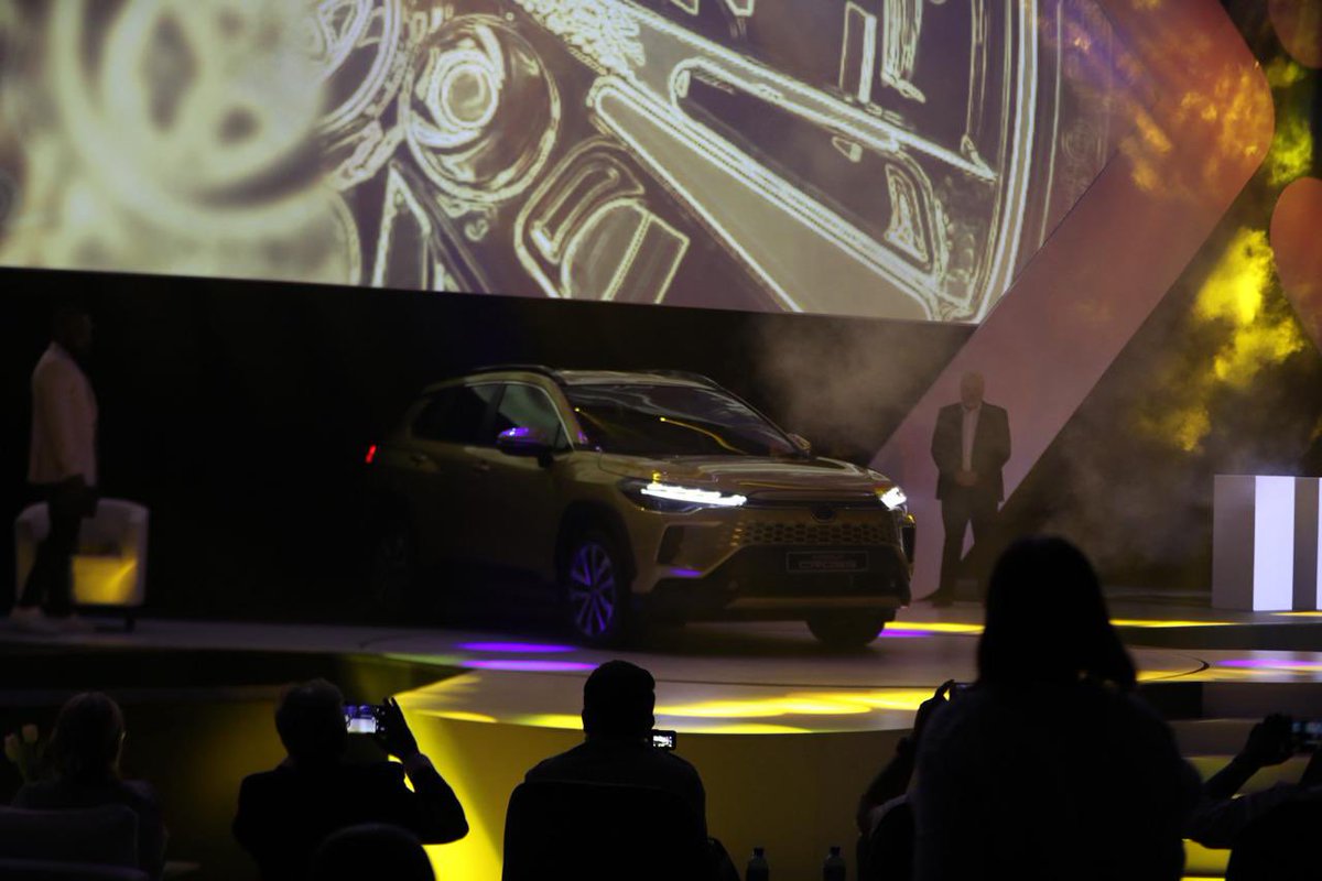 ToyotaSA's tweet image. The new Corolla Cross shining and #FilledWithLife #SOMI2025