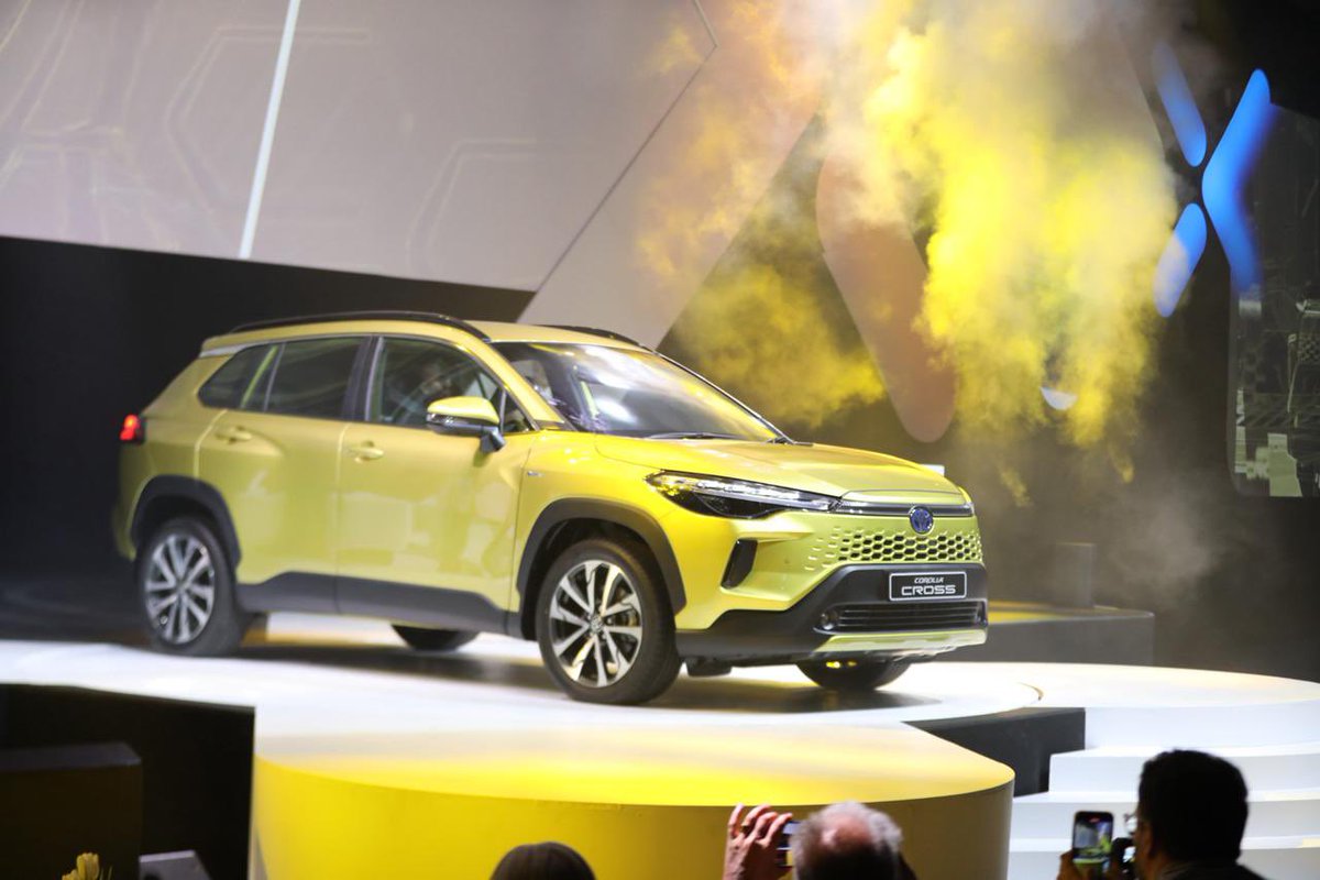 ToyotaSA's tweet image. The new Corolla Cross shining and #FilledWithLife #SOMI2025