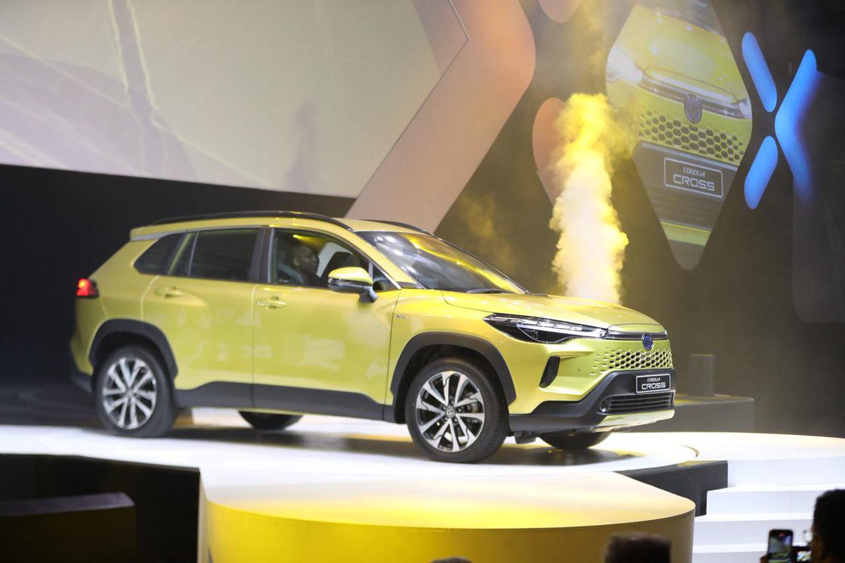 ToyotaSA's tweet image. The new Corolla Cross shining and #FilledWithLife #SOMI2025