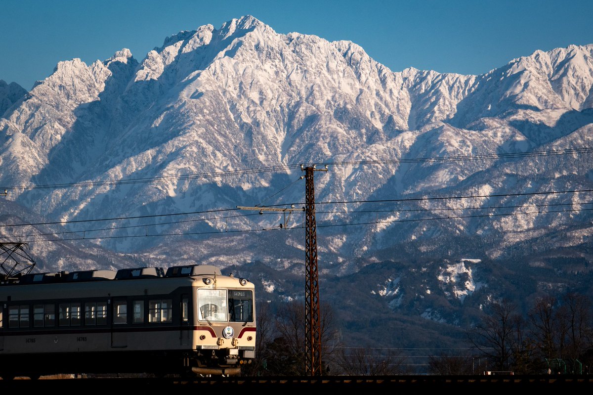 KRS7F's tweet photo. 美しい富山の鉄道風景。 https://t.co/cZb5h8QxWQ
