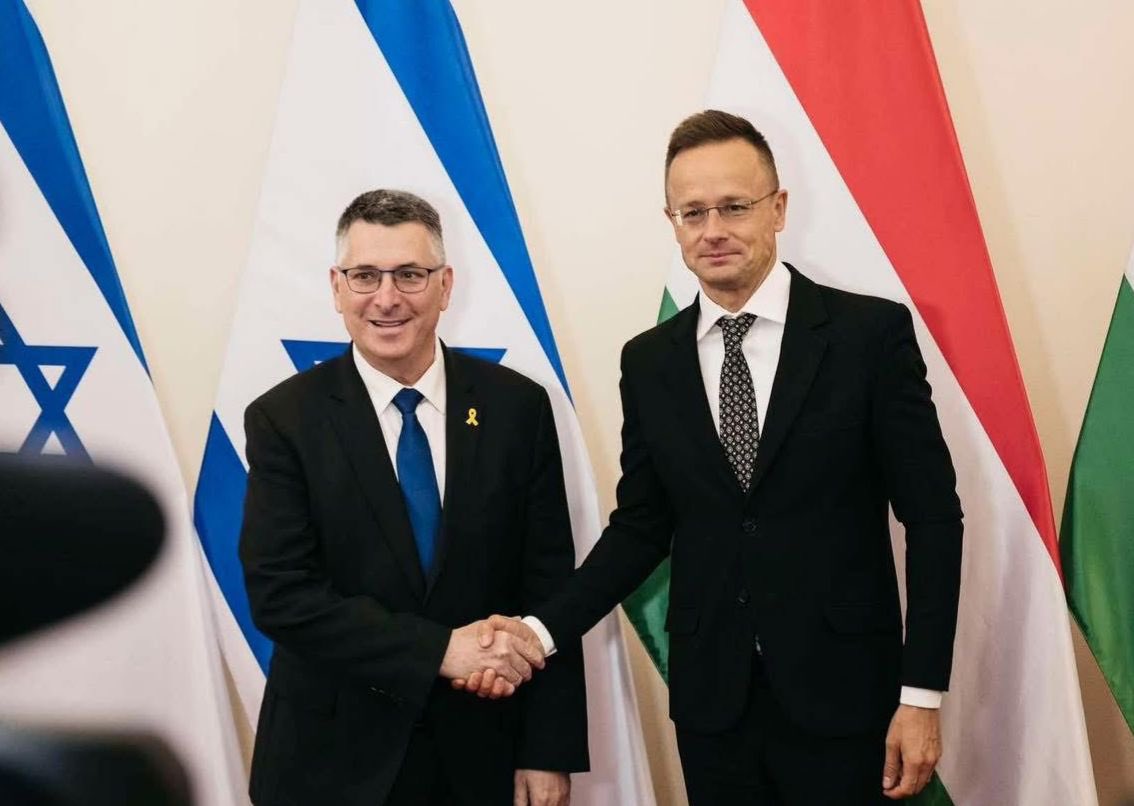 gidonsaar's tweet photo. Thank you Hungarian Minister of Foreign Affairs and Trade Péter Szijjártó for your gracious hospitality in Budapest. Hungary, under Prime Minister Orbán's leadership, clearly distinguishes between good and bad, with no moral distortion. Israel and Hungary share a close alliance of two proud, free and sovereign nations. 
We discussed our common opportunities and challenges. We spoke about the dual Israeli-Hungarian citizen Omri Miran, being held in Hamas captivity. 
I thanked my counterpart for his unwavering support of Israel and for standing against the politicized and corrupt ICC arrest warrants. I invited Minister Szijjártó to soon visit Israel and reiterared my commitment to further strengthening our unbreakable alliance. 🇮🇱🇭🇺