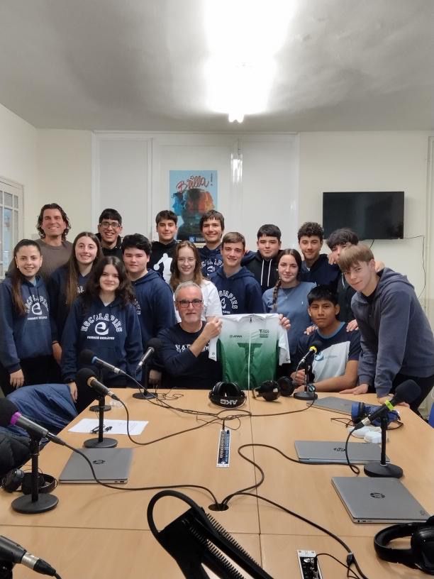 Els alumnes de l'optativa de ràdio de les <a href="/EscolapiesFIG/">Escolàpies Figueres</a>  han entrevistat al ciclista amateur Germán Ruano, que va participar en l'edició 23/24 de la Titan Desert Aràbia Saudita. Ell és cuiner també del restaurant Cal Mariner de Port de la Selva.
radiovilafant.net/2025/01/23/ger…
