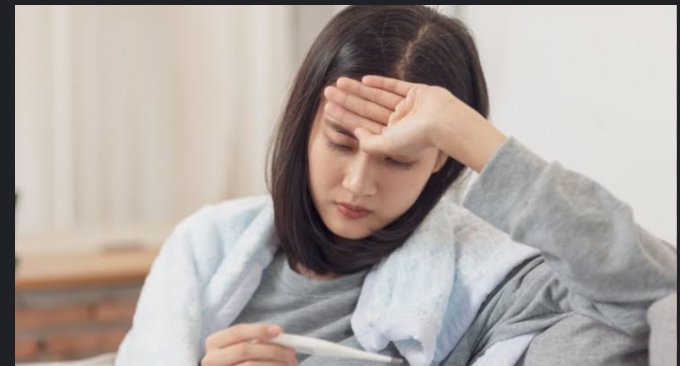 MindBodyIsLife's tweet image. 1. Dolor de cabeza.  
2. Temperatura corporal alta.  
3. Mareos (sensación de cansancio y somnolencia).  
4. Sensibilidad en los senos/aumento de tamaño, similar a cuando estás menstruando.  
5. Incremento del deseo sexual.  
6. Calambres leves o dolor en un lado de la pelvis.…