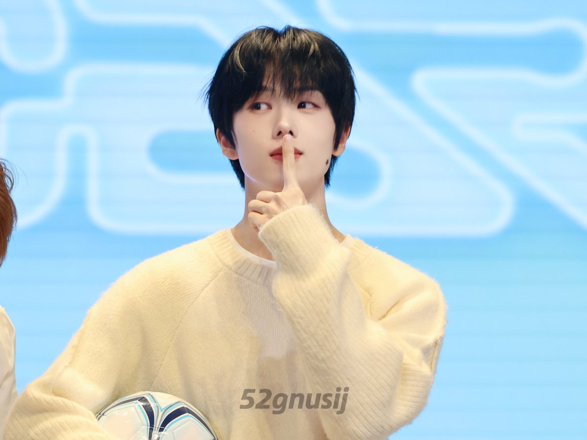 52gnusij's tweet photo. 250122 미니팬미팅
#지성 #JISUNG 

뀨 😙 https://t.co/nF8sQneaBK