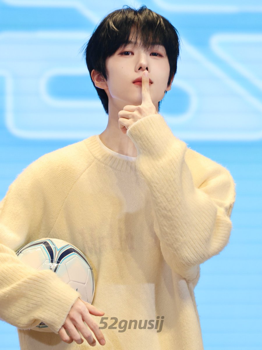 52gnusij's tweet photo. 250122 미니팬미팅
#지성 #JISUNG 

뀨 😙 https://t.co/nF8sQneaBK