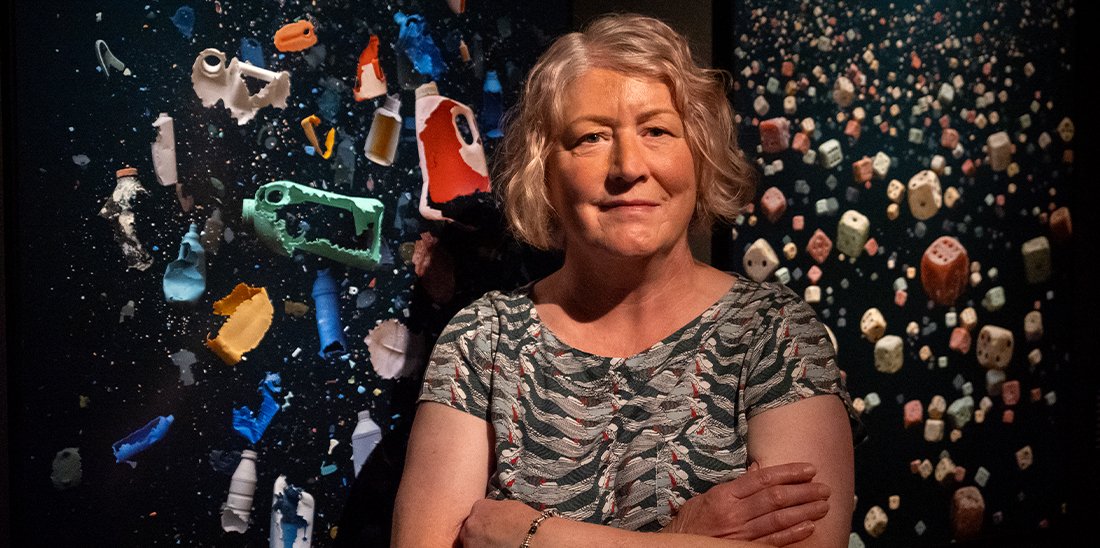 bcnmetropolis's tweet image. 🌊Mandy Barker, la fotògrafa dels residus plàstics marins

👉L&apos;obra de @plasticpieces és una demolidora paradoxa entre la bellesa de les imatges i la denúncia social que les acompanya. 
Text: @deibidruiz 
Fotos: @dani_codina 
🔗
barcelona.cat/metropolis/ca/…