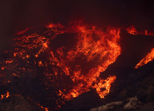 firehorse249791's tweet photo. [U.S] Hughes Fire: New wildfire near Los Angeles explodes to more than 9,400 acres, forces evacuations > https://t.co/tEfhS2K31T via #Capitalism💀#ClimateCrisis #SevereWeather #Heatwave #Drought #Wildfire #HughesFire #Ventura #Riverside #SanDiego #LosAngeles #California #USA https://t.co/JSbxsaA7Dz