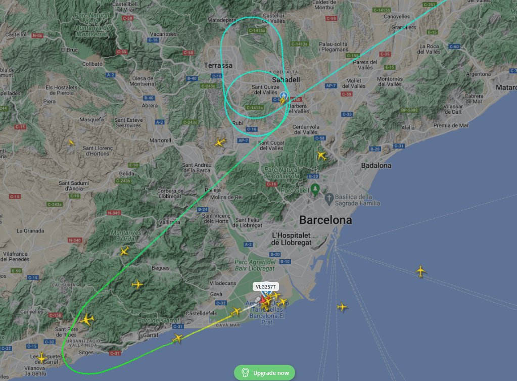Wefer_FTC's tweet photo. Un matí qualsevol a l'#aeroport de #Barcelona . Quan algú s'oposa a l'ampliació de l'aeroport per temes #mediambientals cal ser conscient de les conseqüències: dotzenes d'#avions donant voltes al cel cremant milions de litres de querosè inútilment fent cua per aterrar, CADA DIA. https://t.co/YMVCRl9T3n