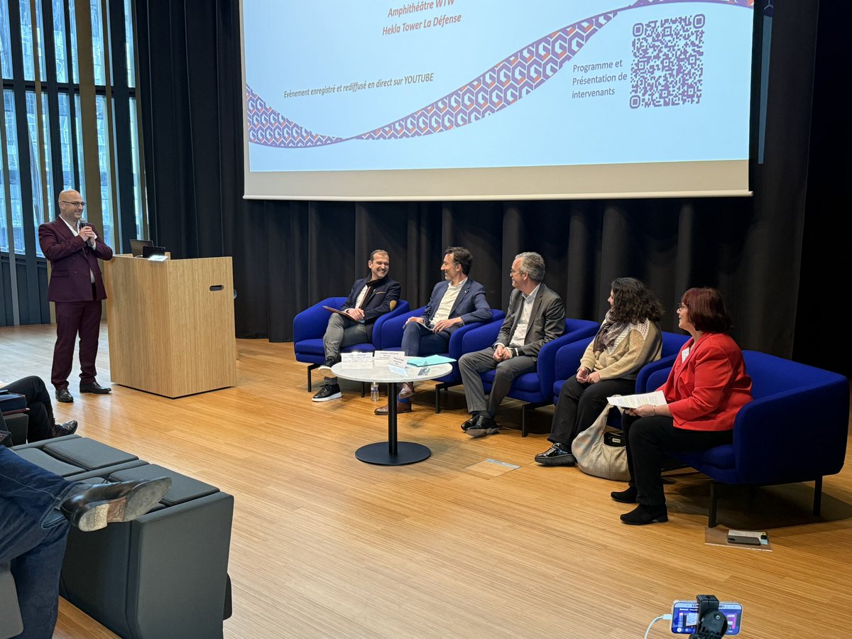 Table ronde : les huiles sont là : Thomas Fatome DG CNAM, Mme Pougheon pour la DGOS, Ludovic Verrier référent collectivités 69 , F.Chereau maire de Douai AMF : ça commence fort avec la plainte de Mr Chereau : on trouve plus de médecins !
On va lui répondre !
#mgfrancecolloque