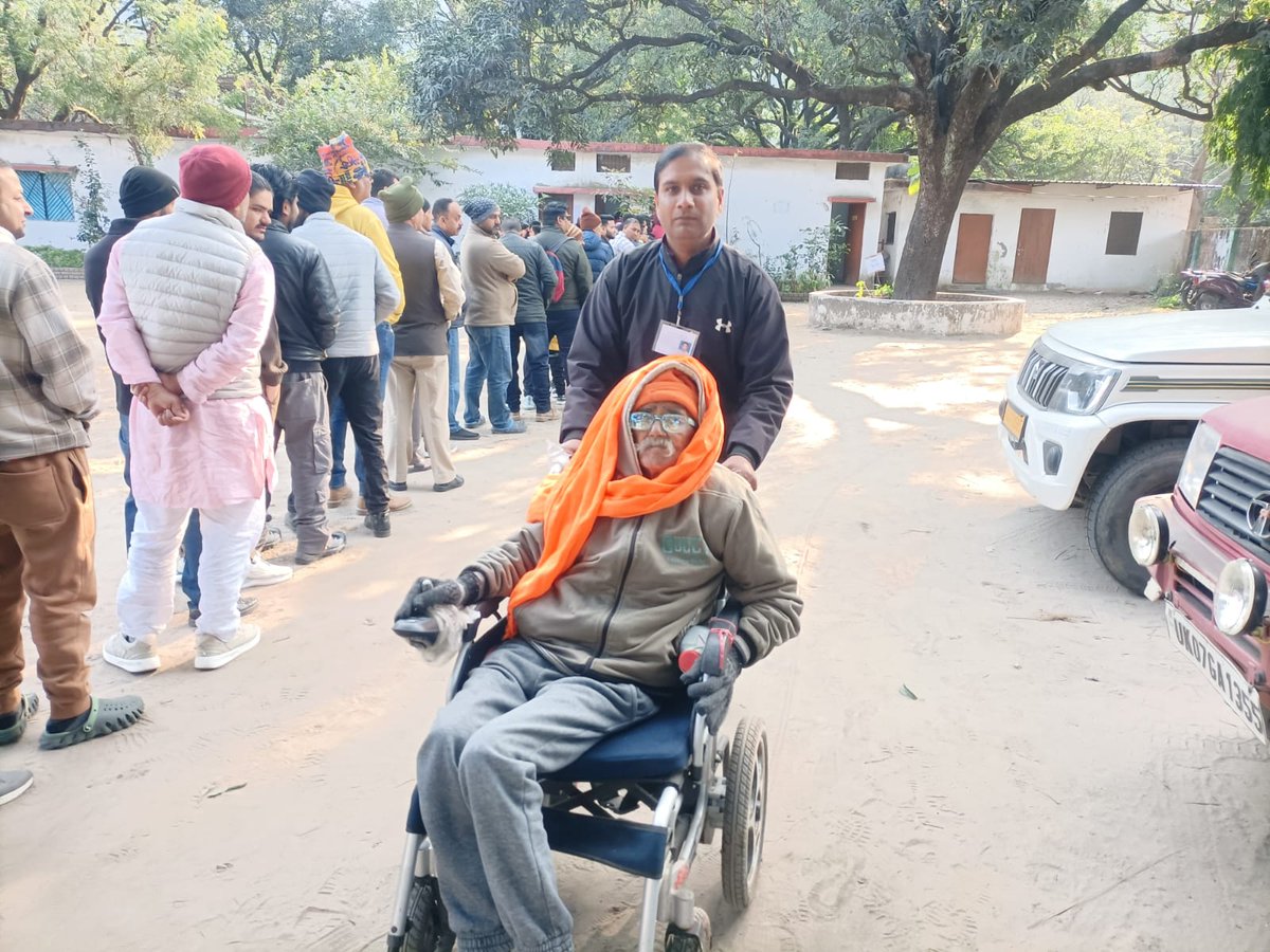 PauriDIPR's tweet photo. नगर निकाय चुनाव के दौरान बुजुर्ग मतदाताओं में दिख रहा है गजब का उत्साह 
#polingday 
#paurigarhwal 
#seniorcitizens https://t.co/mAoG0noOmK