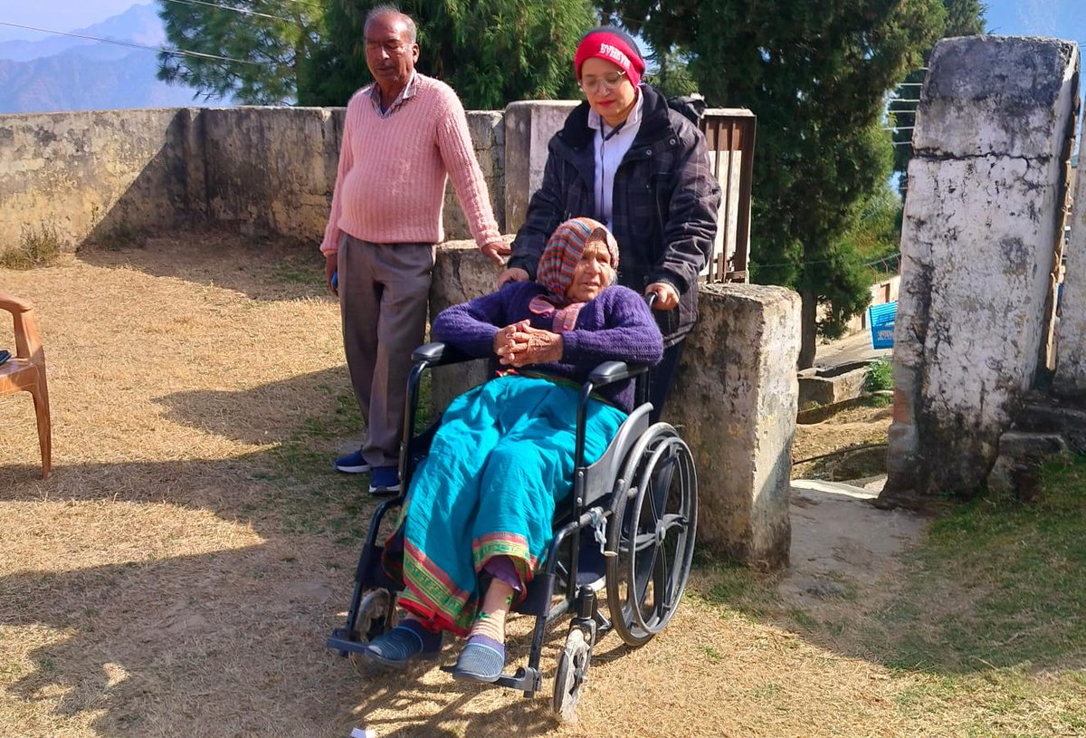 PauriDIPR's tweet photo. नगर निकाय चुनाव के दौरान बुजुर्ग मतदाताओं में दिख रहा है गजब का उत्साह 
#polingday 
#paurigarhwal 
#seniorcitizens https://t.co/mAoG0noOmK