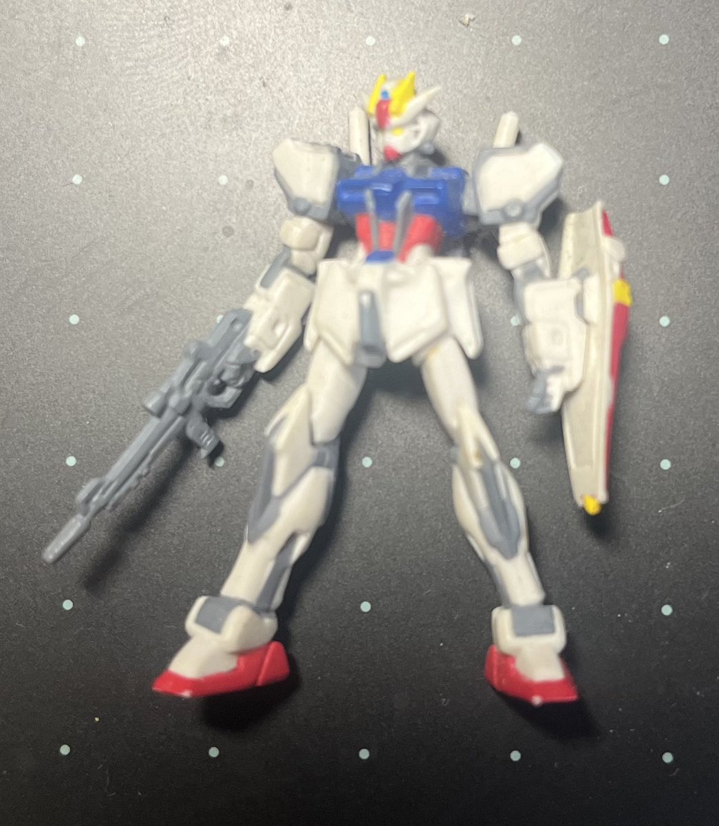 これは大昔SEED本放送当時くらいにガチャガチャで手に入れたエールストライク
エール部分の大半はどこかに行ってしまいデュエルみたいになっている 