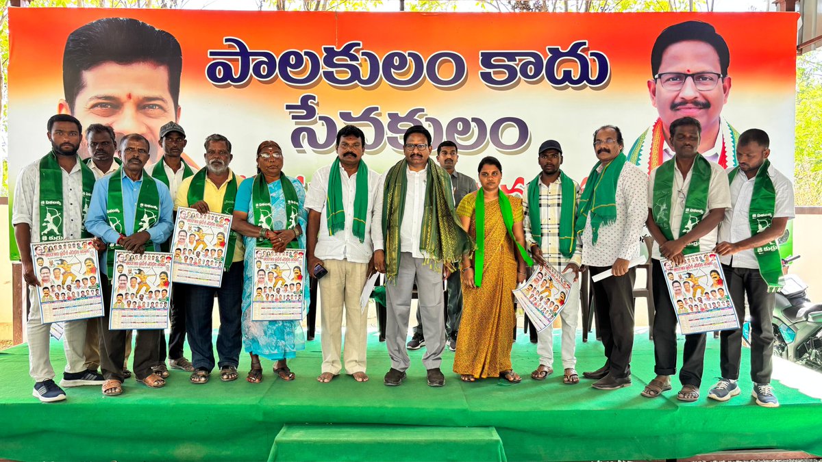palamuru's tweet photo. తెలంగాణ ప్రదేశ్ ఎరుకల సంఘం (గిరిజన) వారి నూతన సంవత్సర క్యాలెండర్ ను క్యాంపు కార్యాలయంలో ఆవిష్కరించి, ఎరుకల సంఘం సభ్యులకు శుభాకాంక్షలు తెలపడం జరిగింది.
#Telangana #mahaboobnagar #Congrssparty https://t.co/0xy8AemQlC