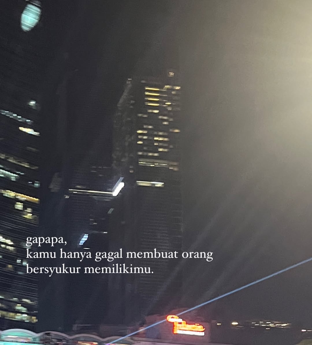 _llemonade's tweet photo. gapapa kok, dia cuma telat menyadari dan menghargai sedangkan kamu hanya belum ketemu orang yang tepat. https://t.co/4S3jvBrNUV