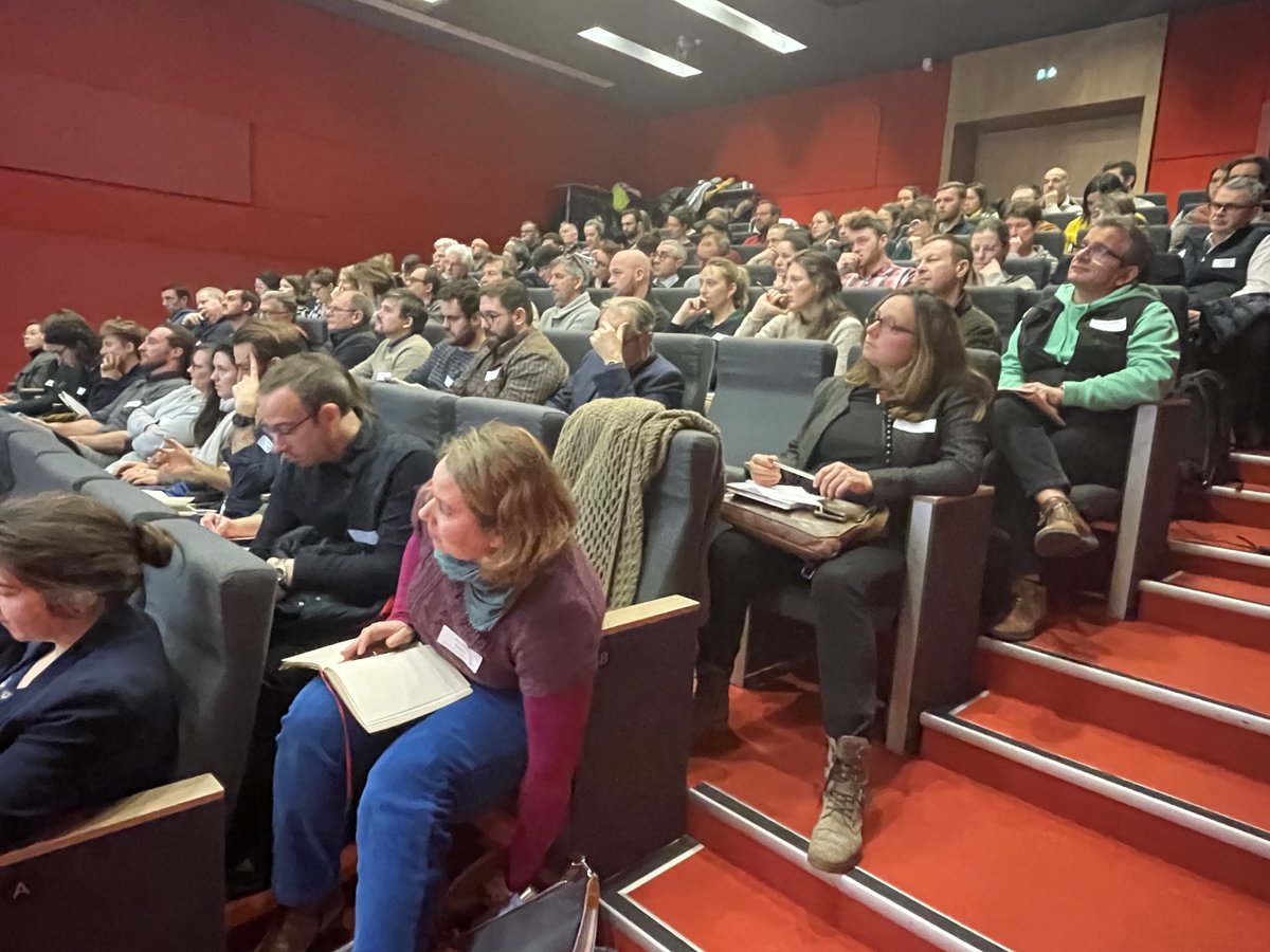 🌳 Les haies : un levier écologique pour la Bourgogne-Franche-Comté ! 🌍🌱

🚀En direct de la "Journée régionale des filières de gestion durable de la haie en BFC", un évènement riche en échanges, #perspectives innovantes et projets concrets pour la gestion durable des haies.