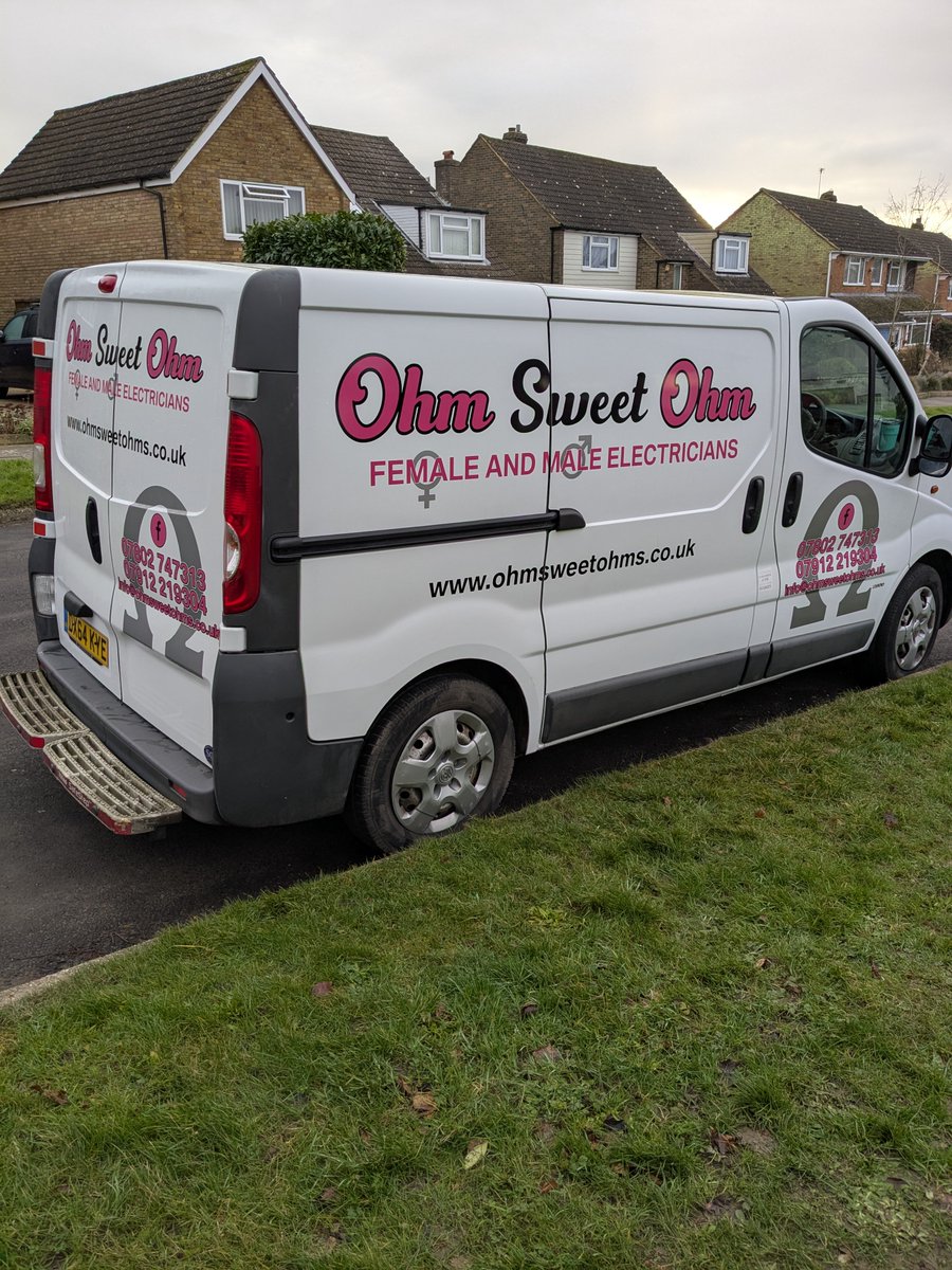 dangeorgecomms's tweet image. Amusing. Who could resist taking a pic? #electricians
