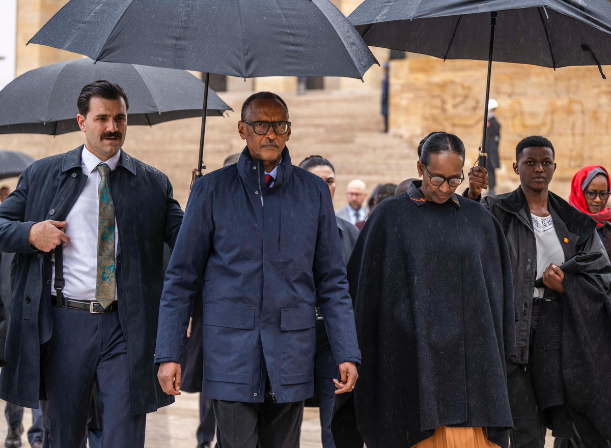 UrugwiroVillage's tweet photo. This morning in Ankara, President Kagame and First Lady Jeannette Kagame visited the Anitkabir the resting place of Türkiye’s founder and first President Mustafa Kemal Atatürk. https://t.co/8ZPNYnXum0