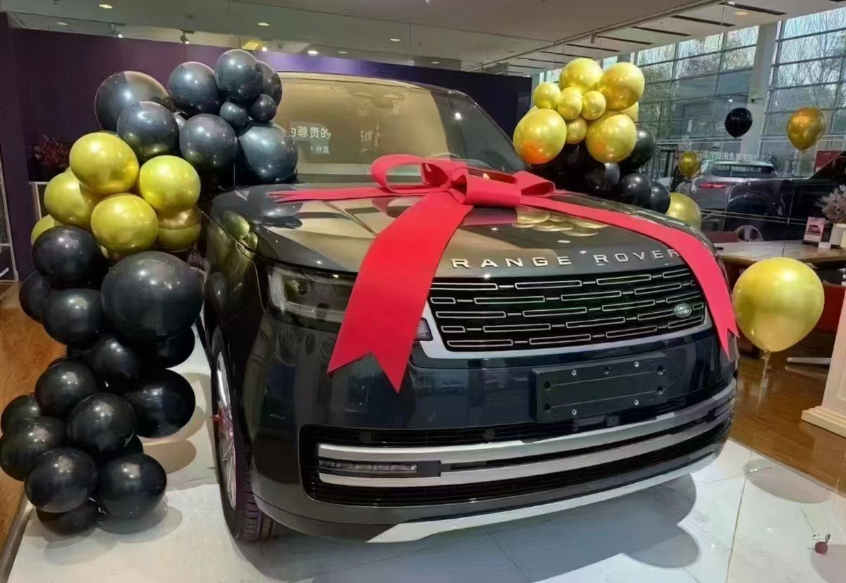 2024年感谢自己所有的努力付出
2025揽胜，全款落地200多，
没靠父母，没靠朋友，没分期，没提