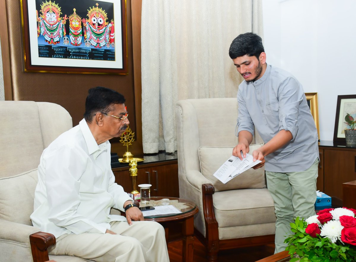 alieninovations's tweet photo. Honored to meet the Hon'ble Governor Shri
@DrHariBabuK at Raj Bhavan Odisha 
We, at @alieninovations had the incredible honor of meeting the Hon'ble Governor of Odisha, Shri Kambhampati Hari Babu, at Raj Bhavan Odisha. It was a truly inspiring opportunity to share our journey and the impact that we are creating.

Presenting NAVINAUT to the Hon'ble Governor was a remarkable experience. We had the privilege of showcasing how NAVINAUT is transforming mobility for the visually impaired, empowering them with greater independence and confidence.  

we deeply humbled and grateful for his support and encouragement as we continue our efforts to make a meaningful impact in Odisha, driving inclusion and accessibility for the visually impaired community.

@TAGIRERAVIKIRAN | @GovernorOdisha | @AICALEAP | @MSH_MeitY | @IKP_SciencePark | @AssistechF | @ikpeden | @ACIC_BMU | @NFB_voice

#Innovation #AssistiveTechnology #NAVINAUT #VisuallyImpaired #Empowerment #InclusiveTech #SocialImpact #Accessibility #Odisha #India
