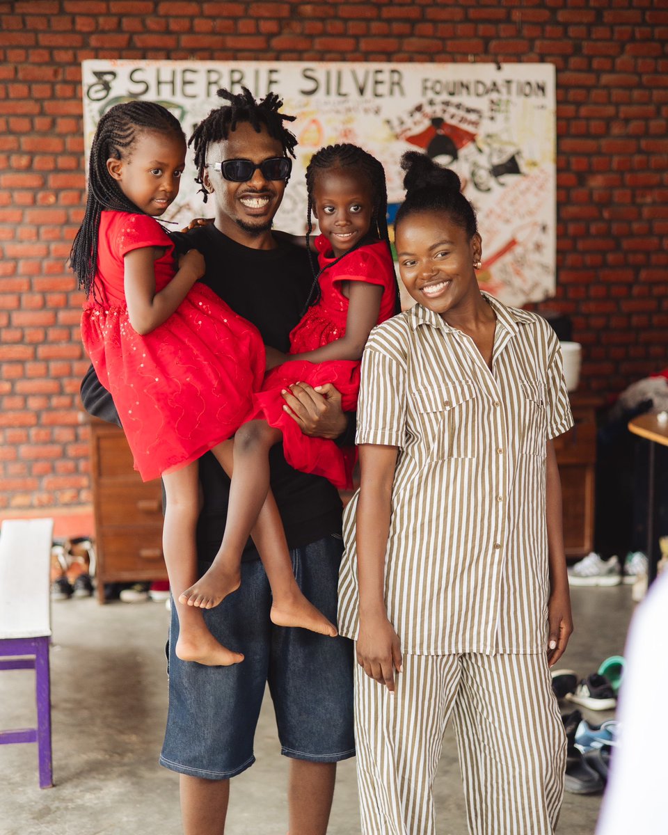 Juno Kizigenza (@junokizigenza) on Twitter photo Overflowing with emotions and good vibes with the superstars at the Sherrie Silver foundation ! Big love and blessings to you <a href="/SherrieSilver/">Sherrie Silver</a> for the incredible work you’re doing 🙏🏿🙏🏿
📷 <a href="/briansebeza/">Brian Sebeza</a> Overflowing with emotions and good vibes with the superstars at the Sherrie Silver foundation ! Big love and blessings to you <a href="/SherrieSilver/">Sherrie Silver</a> for the incredible work you’re doing 🙏🏿🙏🏿
📷 <a href="/briansebeza/">Brian Sebeza</a>