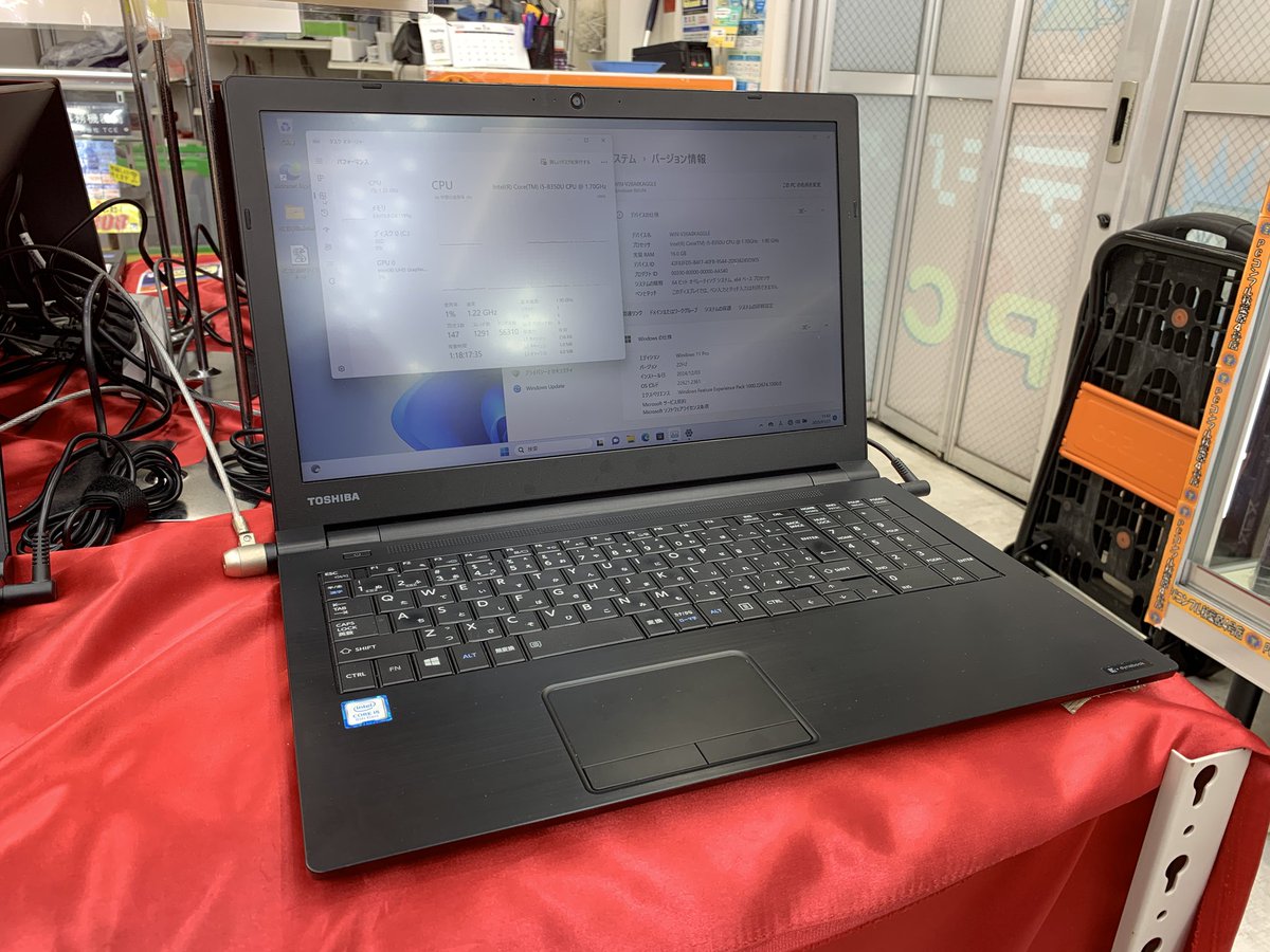 PCcomfullAKB4's tweet photo. 今週の秋葉原4号店限定セール!
①【Dynabook B65/M】
大人気の15インチノートが入荷!抜群の処理性能に、安心のメモリ16GB❤️
さらに、今回はFHD液晶まで付いて、動画視聴にもバッチリの1台!!
カメラやテンキー、ドライブも装備したオールインワン☝️
20台限定!
#dynabook #B65 #秋葉原 #週末セール https://t.co/KDodJ4qbjN