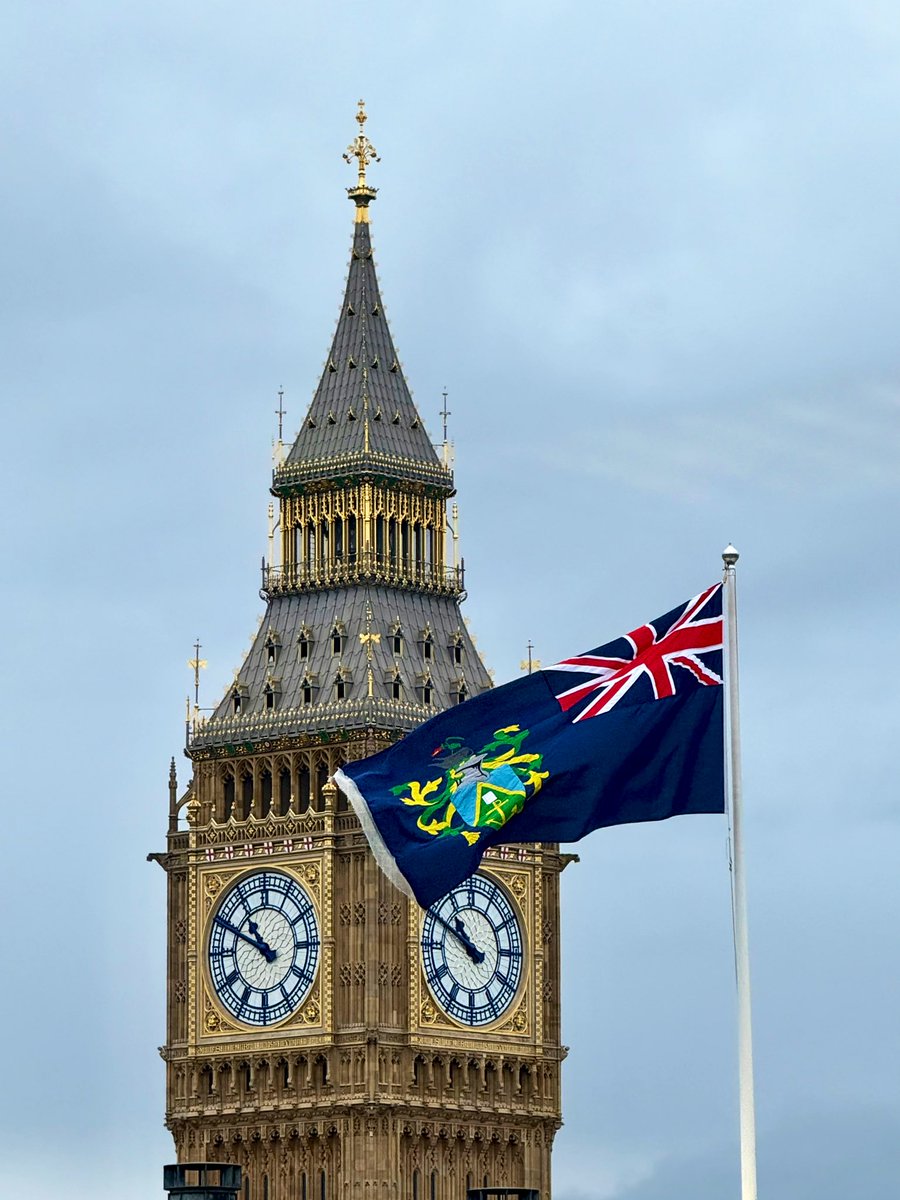 The flag of the 🇬🇧 Overseas Territory of the #PitcairnIslands 🇵🇳 flies over the <a href="/FCDOGovUK/">Foreign, Commonwealth & Development Office</a> for Bounty Day. This tiny community makes a big contribution to the 🇬🇧 family:
🏝️<a href="/UNESCOUK/">UNESCO UK</a> site
🐋large marine protected area 
🔬marine science base 
🌌dark sky sanctuary
🇺🇸<a href="/USGS/">USGS</a> station