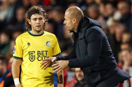 MartijnSchwill's tweet image. Fosso geschorst, maar een terugkeer van Branderhorst, Dijks en Guth en mogelijk (hopelijk) Bullaude. Benieuwd met welke opstelling en welk tactisch plan Buijs op de proppen komt tegen PEC. De al weken niet meer leverende Halilovic op de bank 🛋️? Zeker niet ondenkbaar! #FORpec