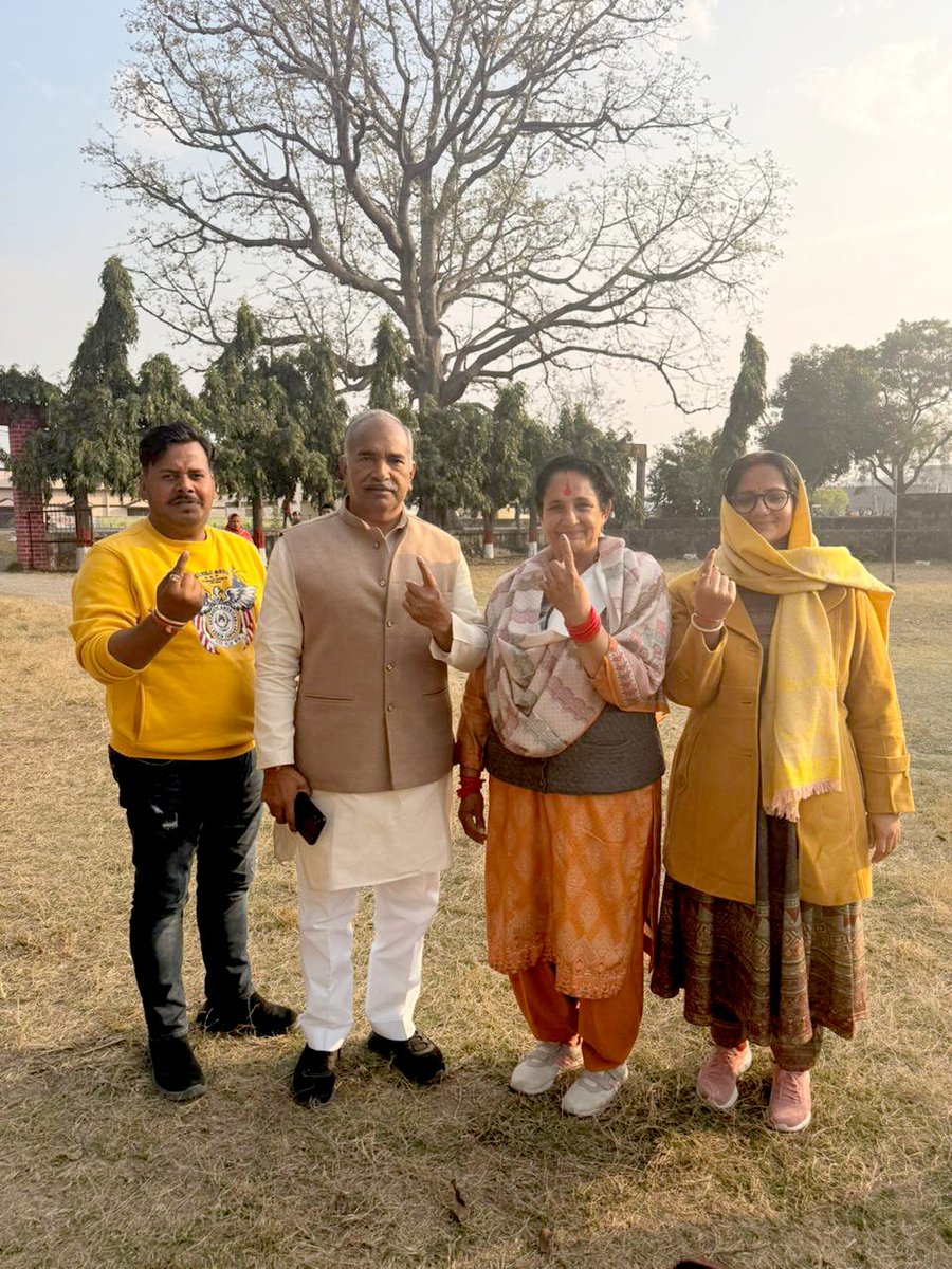TheArvindPandey's tweet photo. सशक्त लोकतंत्र की पहचान, हर नागरिक करे मतदान !👆🏻 
 
आज नगर निकाय चुनाव- 2025 हेतु मतदान कर सपरिवार अपनी भूमिका का निर्वहन कर किया।

 जय भारत, जय उत्तराखण्ड !

#VoteKare | #NagarNikayChunav | #LocalBodiesElection | #MunicipalElections | #Uttarakhand https://t.co/VjycK60J8W