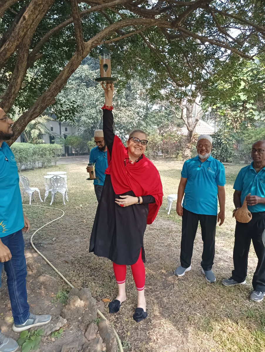 Germany_Kolkata's tweet photo. Thank you @Bohras_India for the installation of Bird Nests / Feeders in the garden of the 🇩🇪 Consulate General. Here is now a haven for birds in the buzz of the City. We will look out for them. 🪺
@Dawoodi_Bohras
#saveoursparrows
#birdfeeder
#projectrise https://t.co/oALo1z5BzD