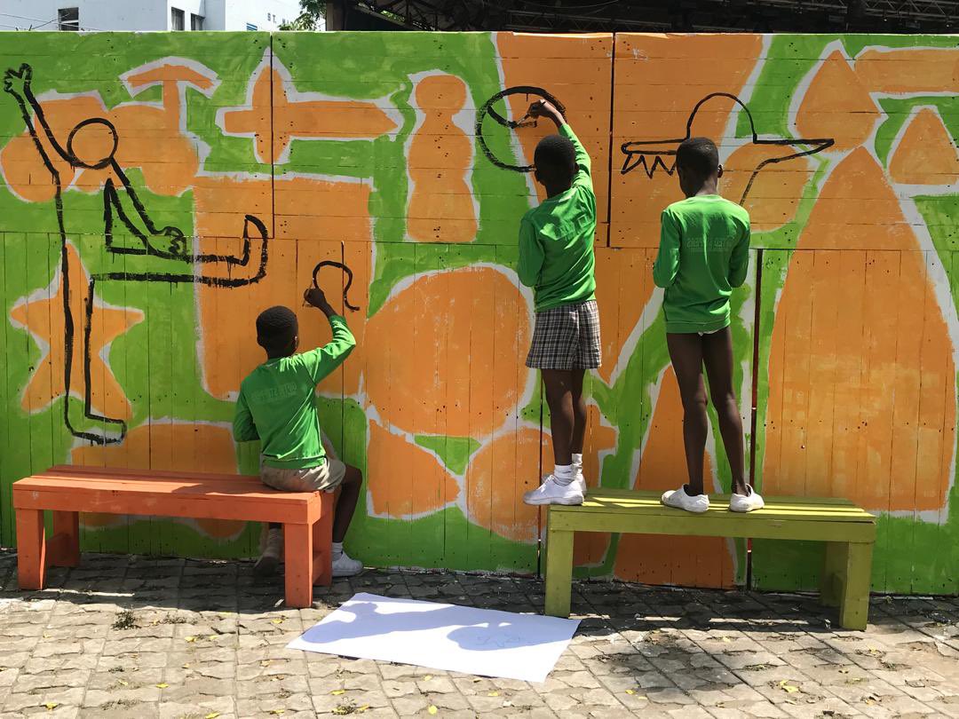 fivecowries's tweet photo. Growing Creative Minds: Encouraging children to explore, experiment, think BIG and express themselves through art.

@undpnigeria @undp @GI_Nigeria @PollyAlakija @FordFoundation @fmacce_nigeria @tournigeriang 
@UNICEF @UNICEF_Nigeria @Yoma_World https://t.co/bVBCJBchk4