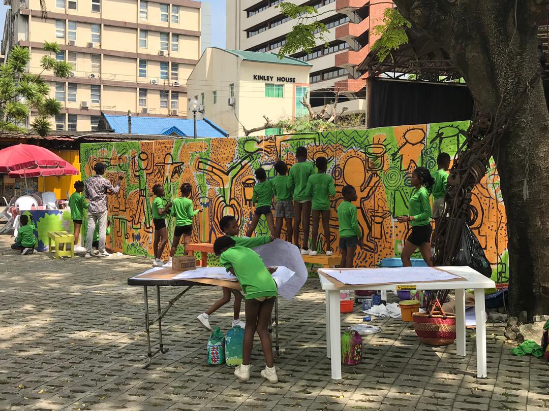 fivecowries's tweet photo. Growing Creative Minds: Encouraging children to explore, experiment, think BIG and express themselves through art.

@undpnigeria @undp @GI_Nigeria @PollyAlakija @FordFoundation @fmacce_nigeria @tournigeriang 
@UNICEF @UNICEF_Nigeria @Yoma_World https://t.co/bVBCJBchk4