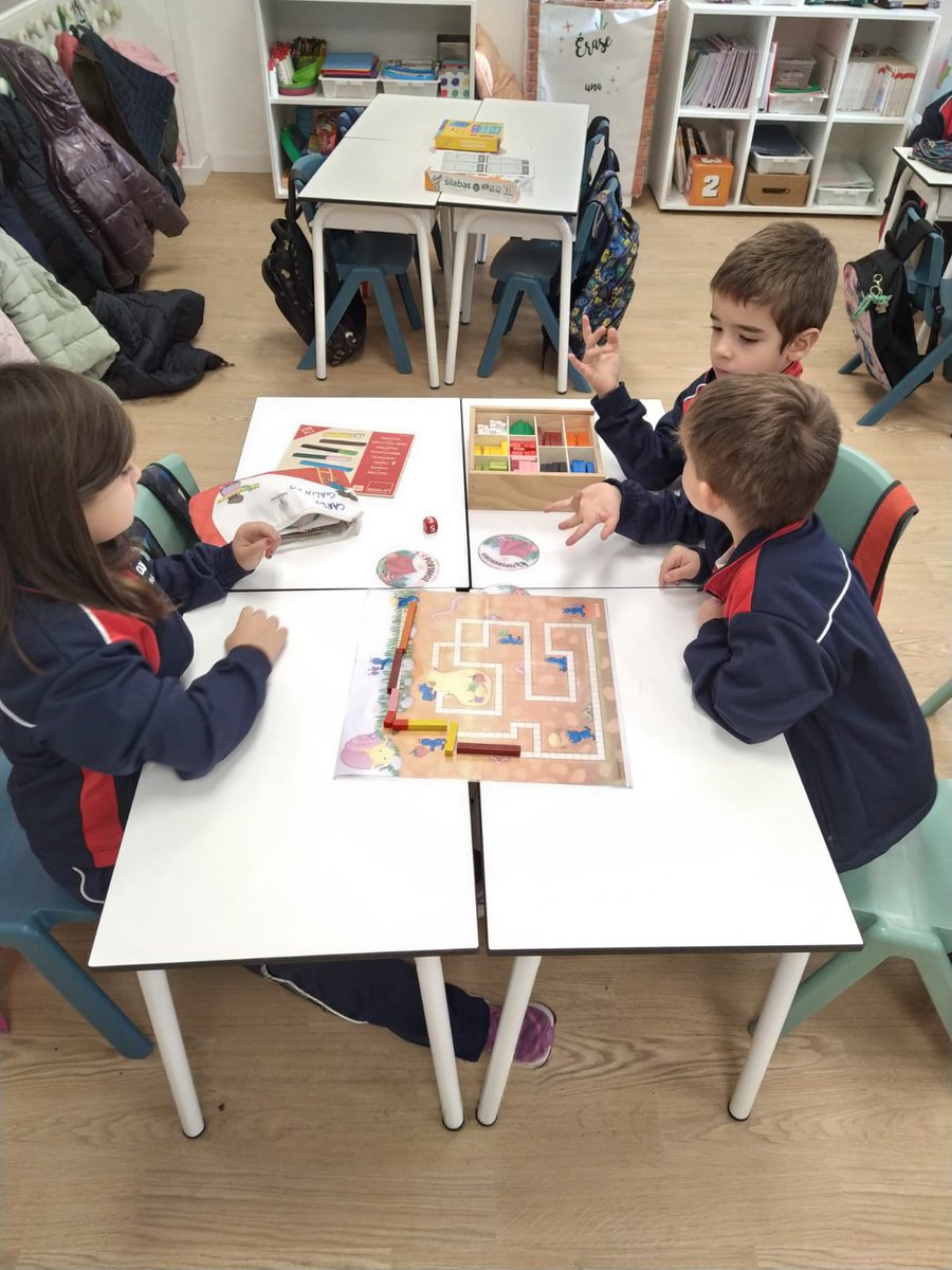 ClaretLarraona's tweet photo. A través del juego repasamos los contenidos trabajados durante la semana en las sesiones de Modelo G.
¡Qué bien lo pasamos!😊
#modelog #aprenderjugando #somosclaretlarraona https://t.co/TPzkevc1TT