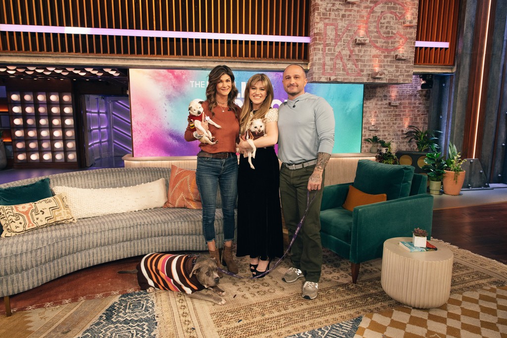 Celebrating strong women today on Kelly with Naomi Watts and Lauren Alaina PLUS highlighting the wonderful work of Senior Dog Sanctuary and a performance by Pom Pom Squad!