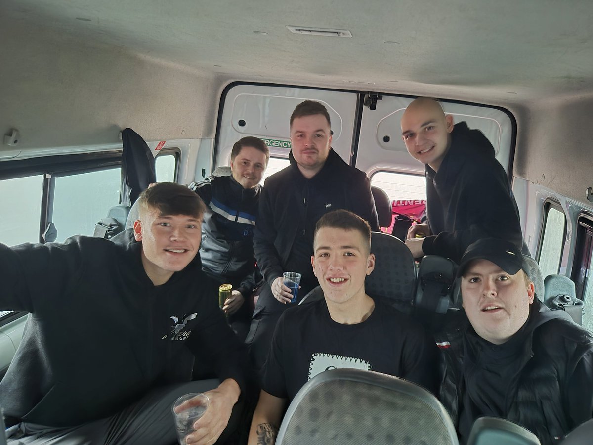 Whitegates_RSC's tweet photo. Who the fuck are Man United https://t.co/KEwIbjJ2ko