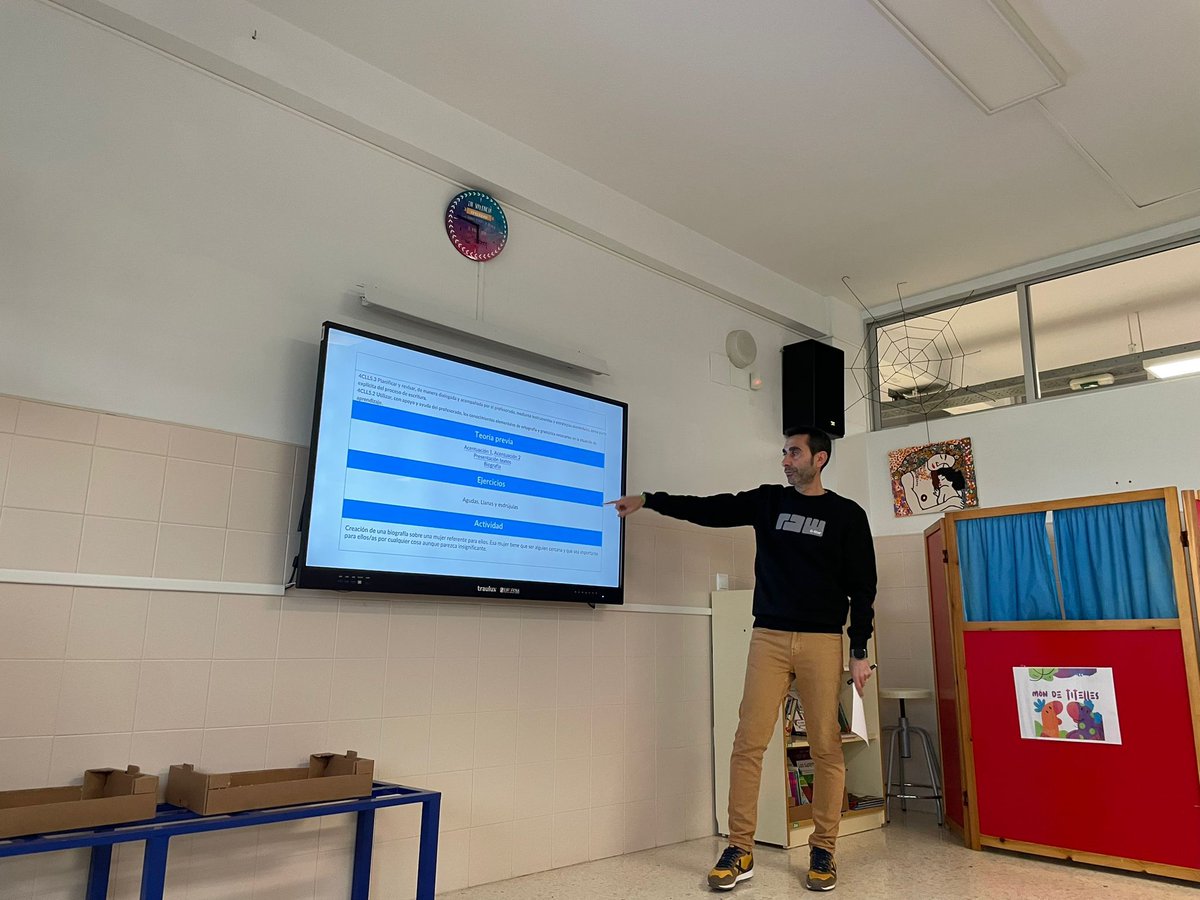 SignesVidal's tweet photo. Seguimos aprendiendo  como formador en el colegio CEIP Segària de El Verger, un claustro apasionado con muchas ideas de futuro. Gracias a @EscuelaDeMstrxs por darme la oportunidad de seguir creciendo como persona y como maestro que inspira para la vida. https://t.co/uYVFX4bmUb