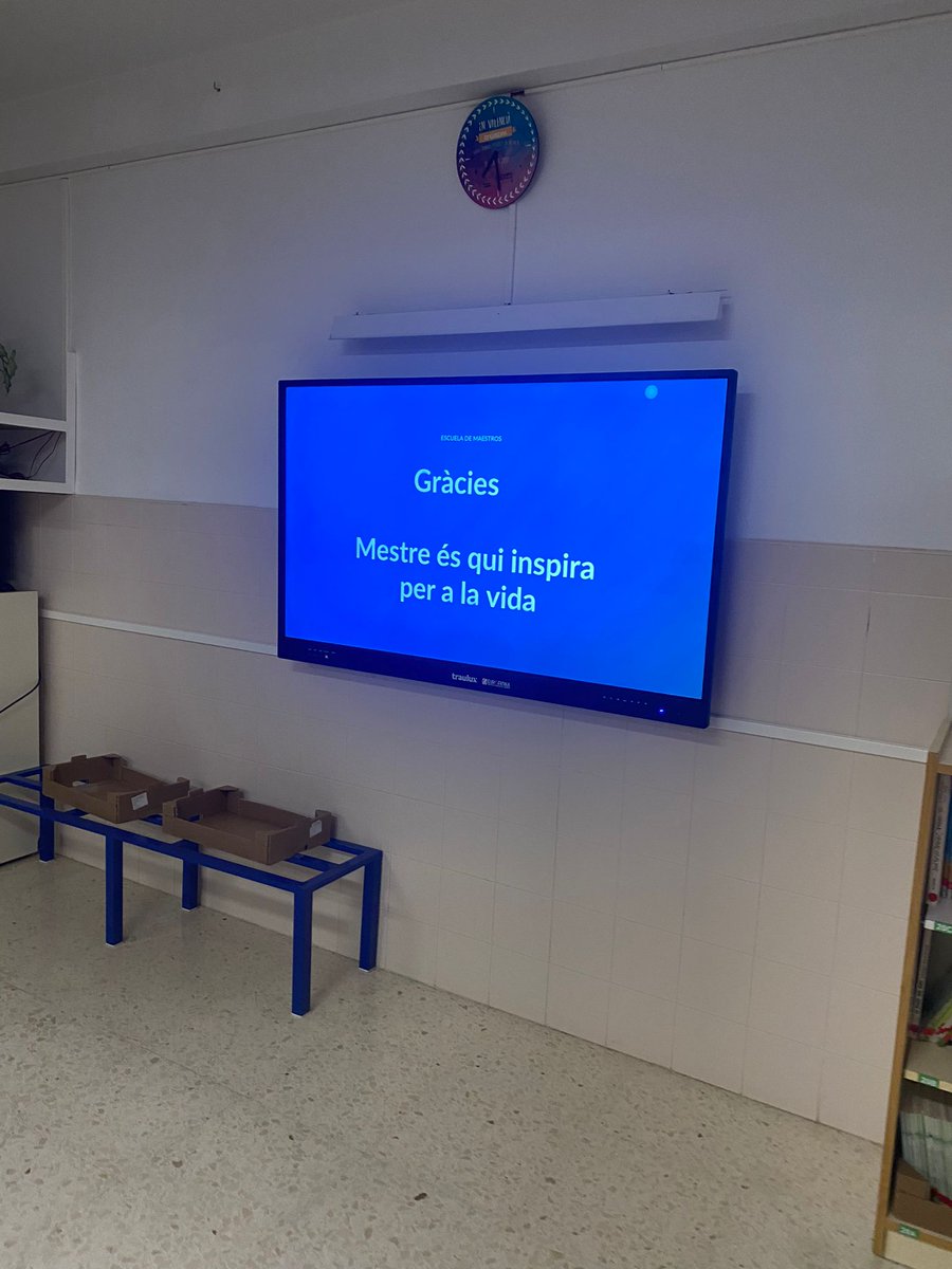 SignesVidal's tweet photo. Seguimos aprendiendo  como formador en el colegio CEIP Segària de El Verger, un claustro apasionado con muchas ideas de futuro. Gracias a @EscuelaDeMstrxs por darme la oportunidad de seguir creciendo como persona y como maestro que inspira para la vida. https://t.co/uYVFX4bmUb