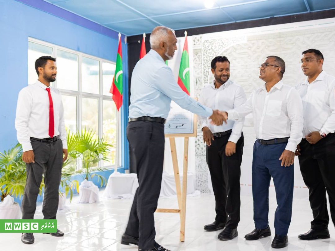MWSC_Official's tweet image. His Excellency President Dr @MMuizzu officially inaugurates water and sewerage services in R. Fainu. The Water and Sewerage Project at R. Fainu was undertaken and completed by #TeamMWSC.

#MWSCProjects #MWSCAsaasee