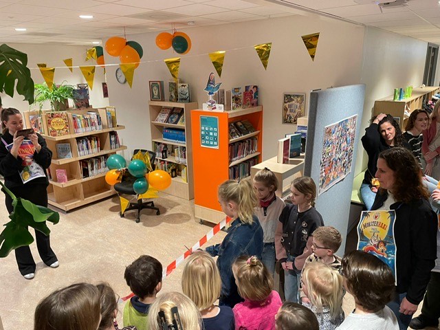 Gisteren was het een bijzondere dag voor de kinderen van WereldKidz Balans, de schoolbieb is geopend door de Kinderburgemeester van Veenendaal, Sarah Vernooij. De opening viel samen met de start van de Nationale Voorleesdagen.